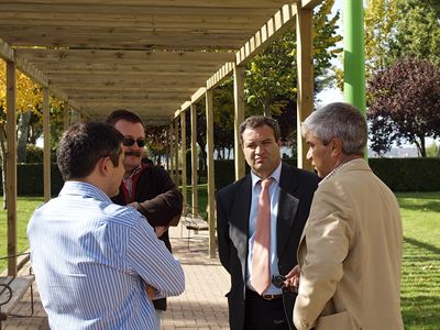El Ayuntamiento mejora el mobiliario urbano de diversas zonas verdes de Cuenca