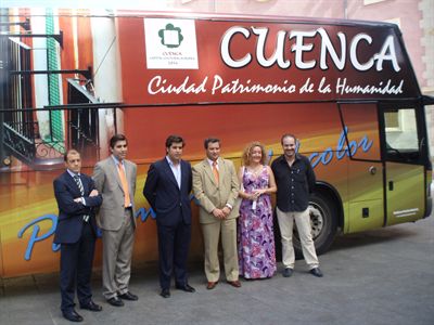 El autobús turístico del Ayuntamiento, en el Recinto de la Hípica