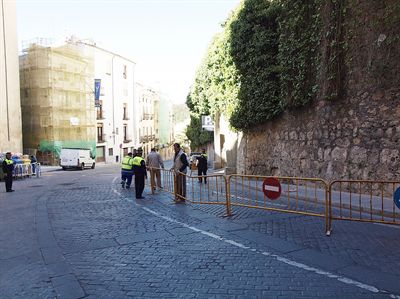 El Ayuntamiento delimita una zona de la calle Alfonso VIII por motivos de seguridad