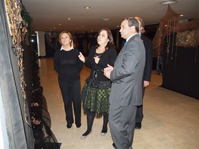 El alcalde asiste a la inauguración de la exposición de la artista rumana Romana Milhaela Preoteasa