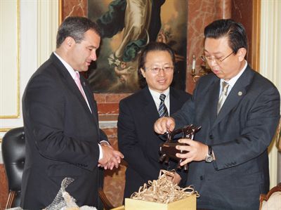 Francisco Javier Pulido recibe a la delegación de Pajú encabezada por el alcalde de la ciudad coreana