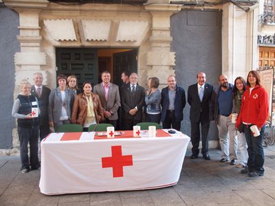 El Ayuntamiento, con Cruz Roja en el Día de la Banderita