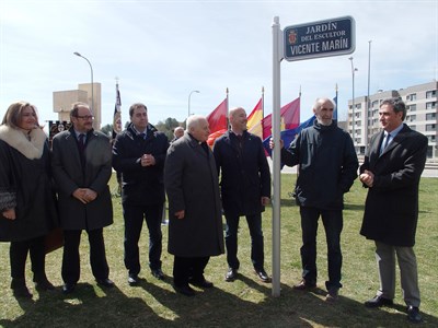 Mariscal inaugura el jardín dedicado a Vicente Marín a petición de la Hermandad de la Negación de San Pedro