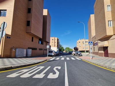 El Ayuntamiento continúa con el Plan de Mantenimiento Urbano con el asfaltado y posterior repintado de señalética en calles de Villa Román