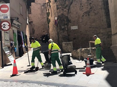 Continúa la limpieza intensiva por las zonas de Tiradores, Puerta de Valencia, calle Las Torres y Santa Teresa