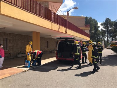Los bomberos del Ayuntamiento de Cuenca continúan desinfectando residencias de mayores y centros de personas con discapacidad
