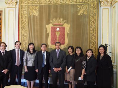 El alcalde recibe a una delegación de la universidad taiwanesa de Fu-Jen