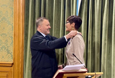 Pleno con minuto de silencio por las víctimas de violencia de género en la víspera del Día de la Eliminación de la Violencia contra la Mujer