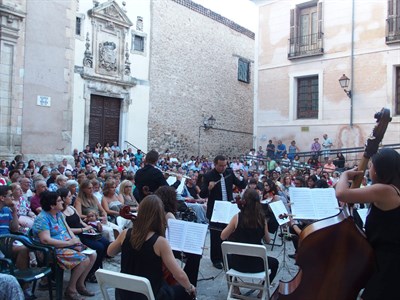 “Veranos en Cuenca” comienza con una Plaza de La Merced llena de público para ver a la Joven Orquesta de Cuenca 