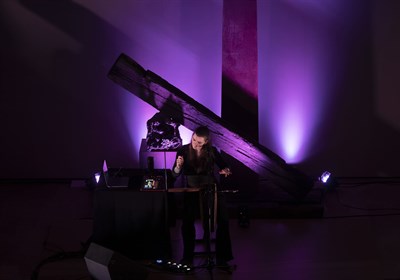 Carolina Eyck, la mejor thereminista del mundo, conquista el Ciclo de Adviento de la SMR con una experiencia mística en el Espacio Torner