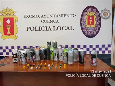 La Policía Local “pilla” a tres grafiteros en la Avenida Juan Carlos I y decomisa varios sprays 