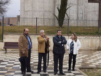 El alcalde se compromete con los vecinos de Villa Román a reponer lo antes posible el área infantil del Parque de los Príncipes