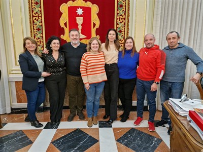 El alcalde Darío Dolz y la concejala Charo Rodríguez dan la bienvenida a la nueva directiva del Club de Piragüismo ‘Cuenca Con Carácter’