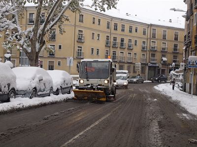 Un total de 300 efectivos y 43 vehículos participan en la limpieza de la nieve desde que se activó el PEMUVI