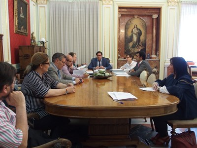 La Junta de Gobierno Local aprueba ceder a la Junta de Comunidades el frontón del Colegio Federico Muelas 