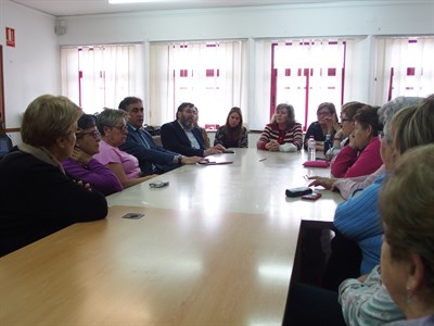 Mariscal asiste al comienzo de los talleres de autonomía personal para mujeres en el Barrio de Las Quinientas