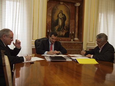 El alcalde de Cuenca suscribe el contrato para poner en marcha la Casa del Agua