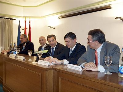 El alcalde ofrece a la Sociedad Oftalmológica de Castilla-La Mancha  que Cuenca se convierta en  sede permanente de su Congreso anual