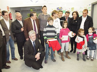 La Fundación de la Federación de Fútbol de C-LM entrega los premios a los ganadores del I Concurso Regional de Tarjetas de Felicitación