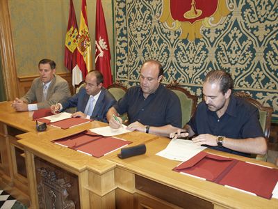 Ayuntamiento, Agrupación de Hostelería y Repsol premiarán a los conductores responsables con tarjetas regalo con 15 euros para combustible