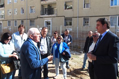 Ángel Mariscal informa a los vecinos del parking de Astrana Marín sobre los avances en las obras de construcción