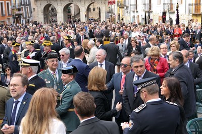 La misa de Coronación de la Virgen de las Angustias congrega a 4.000 personas en la Plaza Mayor