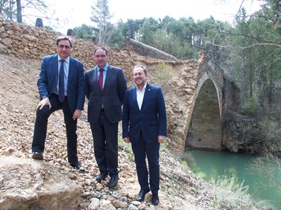 Ángel Mariscal agradece a la Diputación que lleve a cabo la rehabilitación del Puente del Chantre 