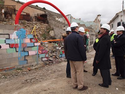 Comienzan los trabajos de demolición de diez viviendas en ruinas de la zona más degradada del barrio de San Antón