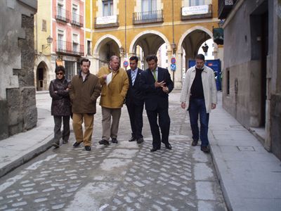 El alcalde anuncia la apertura del tráfico en la calle Alfonso VIII para la semana del 16 de marzo