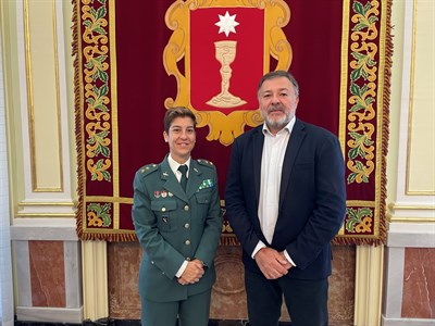 El alcalde Darío Dolz recibe a la nueva jefa de la Comandancia de la Guardia Civil de Cuenca, María Jesús Pascual 