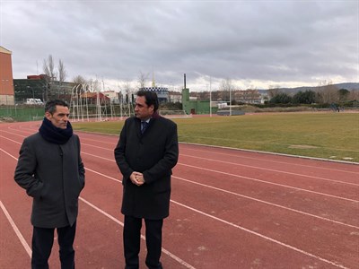 El Ayuntamiento aprueba la licitación de la pista de atletismo del Luis Ocaña y del césped de Obispo Laplana