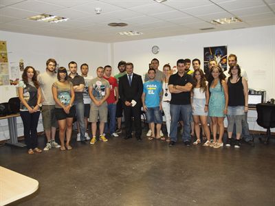 El alcalde visita la actividad que se desarrolla para la promoción de la candidatura de Cuenca 2016 en las redes sociales 