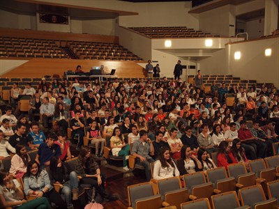 Más de 300 alumnos de Secundaria de la capital participan en un debate sobre Drogas