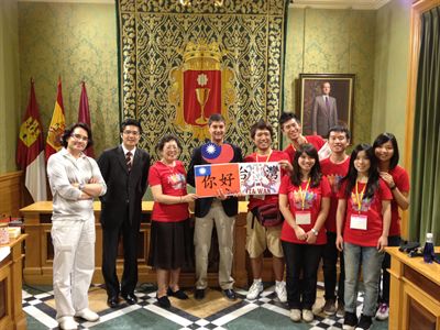 Ávila recibe a un grupo de universitarios taiwaneses 
