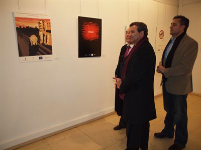 Medio centenar de carteles y fotografías reflejan la incidencia del ruido en la vida cotidiana de la ciudad de Cuenca