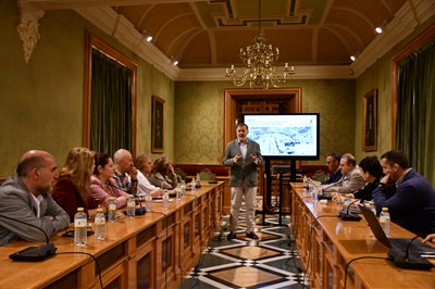 Dolz informa a los colegios profesionales sobre el proyecto de remodelación de la zona centro