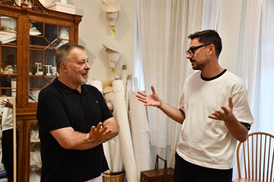 Dolz pone en valor el Premio Ciudad de Cuenca a Señorito Ortega por su talento y fomento del trabajo artesano