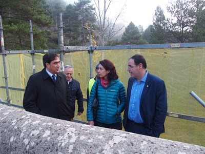 Mariscal y Prieto muestran su satisfacción por el buen ritmo de las obras de rehabilitación del Puente del Chantre 