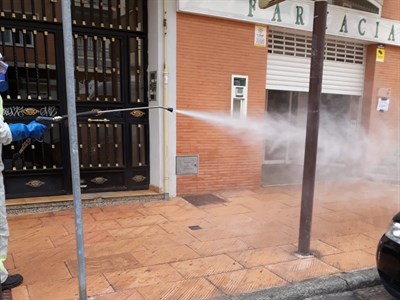 El Ayuntamiento de Cuenca incrementa las tareas de limpieza desinfectando calles y superficies