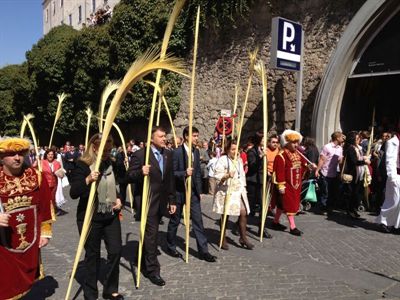 La Corporación participa en la primera procesión de la Semana Santa