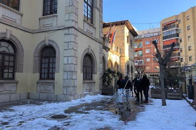 El Ayuntamiento de Cuenca enciende las calderas de los colegios y revisa accesos y cubiertas para preparar la vuelta al cole  