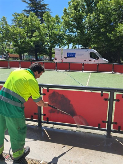El Ayuntamiento interpone siete sanciones por pintadas, arrojo de escombros a la vía pública y pegada de carteles en mobiliario urbano