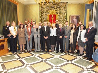Calurosa bienvenida en el Ayuntamiento de Cuenca a la embajadora de Rumanía en España