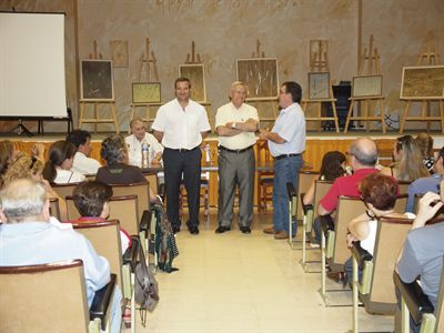 El alcalde de Cuenca se une al homenaje a Diego Jesús Jiménez en la clausura del curso que se ha celebrado en Priego