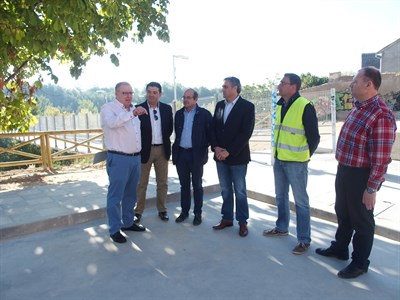 El Ayuntamiento mejora la accesibilidad y la seguridad a la pasarela sobre el río Júcar 