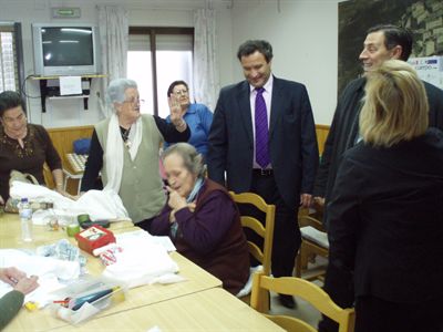 El alcalde visitó el Centro de Mayores del Cristo del Amparo y avanzó la creación de la Comisión Municipal de Mayores