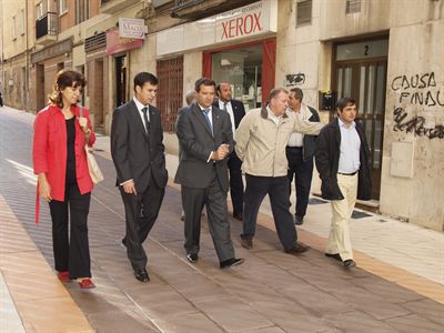 El alcalde comprueba el resultado de las obras de mejora en la calle Federico García Lorca
