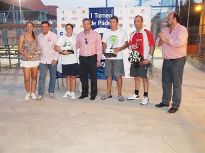 La pareja formada por Jaime López y Soledad Carretero ganan el I Trofeo de Pádel Cope Cuenca