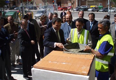 El alcalde muestra su satisfacción por el inicio de las obras de la sede de GEACAM