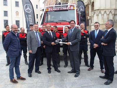 Ángel Mariscal presenta el camión de bomberos que dará respuesta a incendios, inundaciones y nevadas